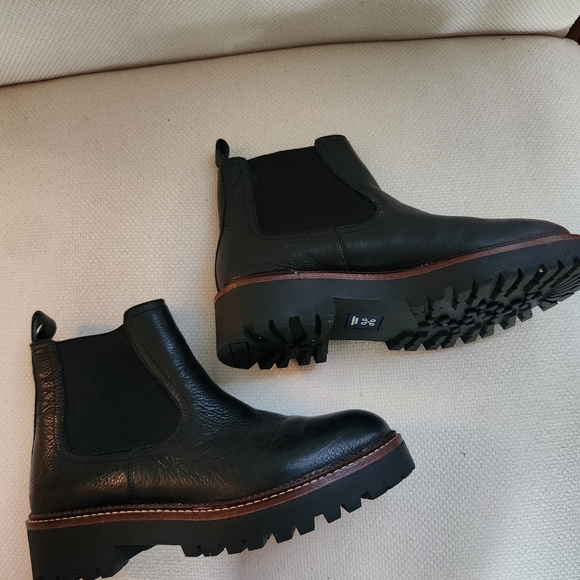 Caslon Miller Black Leather Chelsea Waterproof Boots - Picture 1 of 5